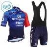 Completo Maglia + Pantaloncino con bretelle 2026 Groupama FDJ Manica Corta Blu Bambini Completo Maglia + Pantaloncino con bretelle 2026 Groupama FDJ Manica Corta Blu Bambini