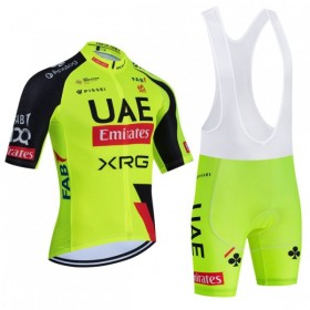 Completo Maglia + Pantaloncino con bretelle 2026 UAE TEAM EMIRATES XRG Manica Corta Giallo