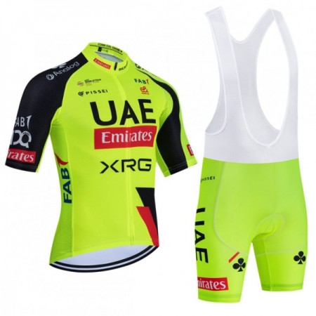 Completo Maglia + Pantaloncino con bretelle 2026 UAE TEAM EMIRATES XRG Manica Corta Giallo Completo Maglia + Pantaloncino con bretelle 2026 UAE TEAM EMIRATES XRG Manica Corta Giallo