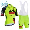 Completo Maglia + Pantaloncino con bretelle 2026 UAE TEAM EMIRATES XRG Manica Corta Giallo Bambini Completo Maglia + Pantaloncino con bretelle 2026 UAE TEAM EMIRATES XRG Manica Corta Giallo Bambini