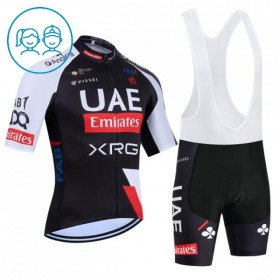 Completo Maglia + Pantaloncino con bretelle 2026 UAE TEAM EMIRATES XRG Manica Corta Nero Bambini