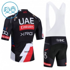 Completo Maglia + Pantaloncino con bretelle 2026 UAE TEAM EMIRATES XRG Manica Corta Nero Bambini
