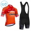 Completo Maglia + Pantaloncino con bretelle 2026 Euskaltel Euskadi Manica Corta Arancia Bambini Completo Maglia + Pantaloncino con bretelle 2026 Euskaltel Euskadi Manica Corta Arancia Bambini