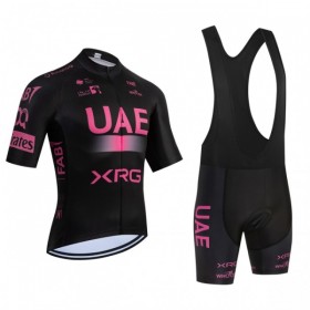 Completo Maglia + Pantaloncino con bretelle 2026 UAE TEAM EMIRATES XRG Manica Corta Rosa