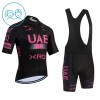 Completo Maglia + Pantaloncino con bretelle 2026 UAE TEAM EMIRATES XRG Manica Corta Rosa Bambini Completo Maglia + Pantaloncino con bretelle 2026 UAE TEAM EMIRATES XRG Manica Corta Rosa Bambini