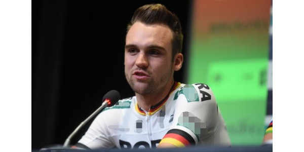 I compagni di squadra di Schachmann lo hanno aiutato ad avere successo I compagni di squadra di Schachmann lo hanno aiutato ad avere successo