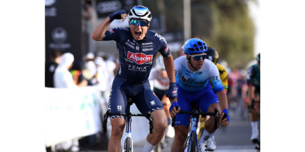 Jasper Philipsen vince la prima tappa del Tour of UAE