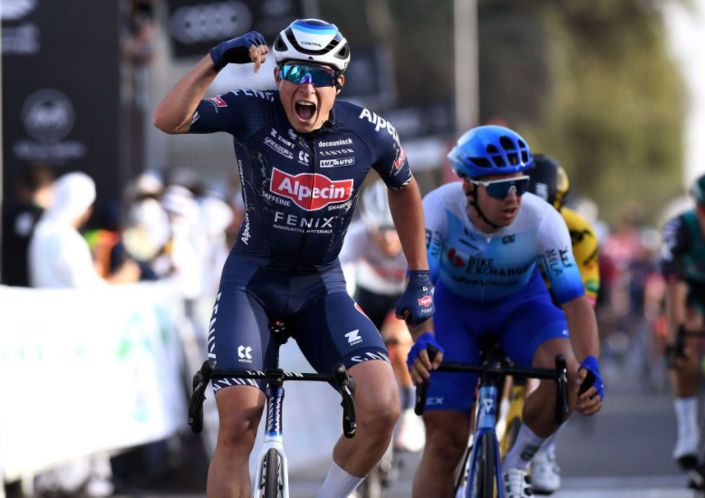 Jasper Philipsen vince la prima tappa del Tour of UAE
